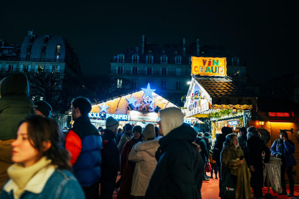 christmas market tuilieries louvre