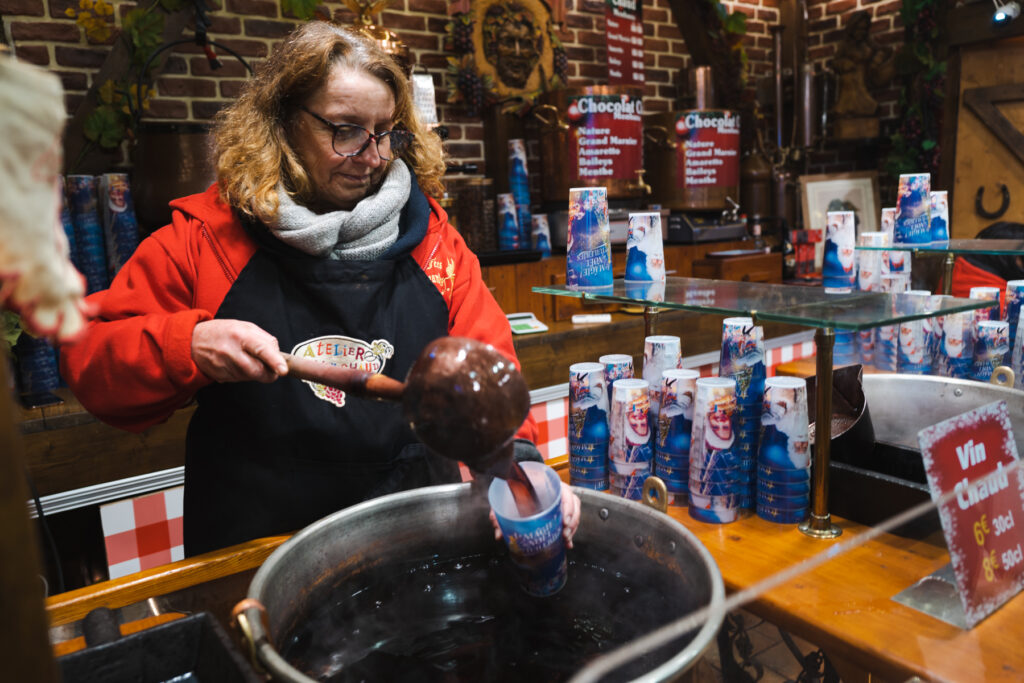 vin chaud paris christmas markets
