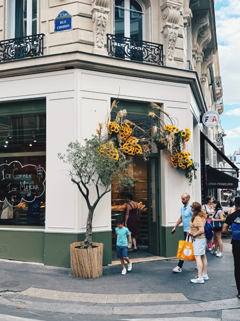 Paris Food Street, rue des martyrs 9th arrondissement